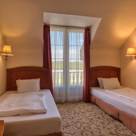 Hotel Bellevue Esztergom Luaran gambar