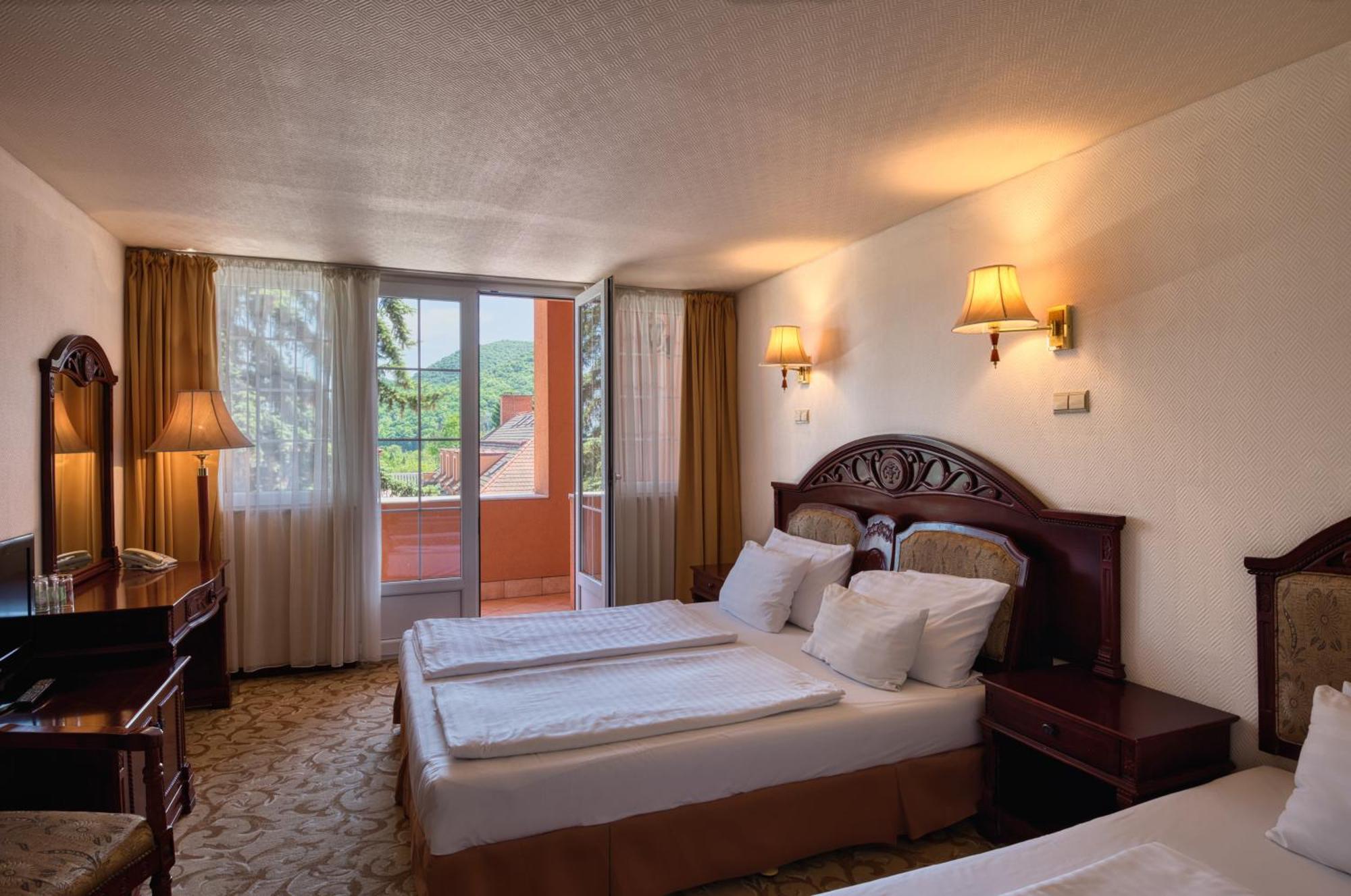 Hotel Bellevue Esztergom Luaran gambar