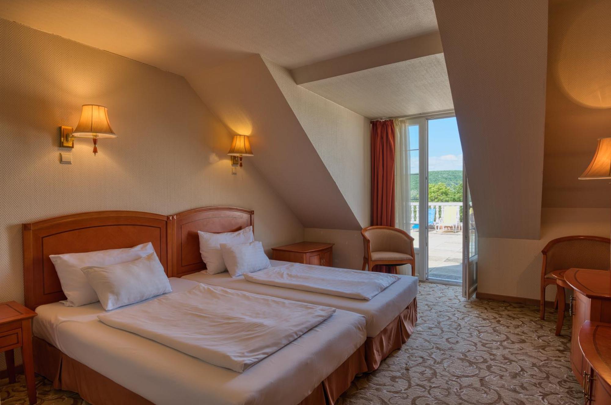 Hotel Bellevue Esztergom Luaran gambar