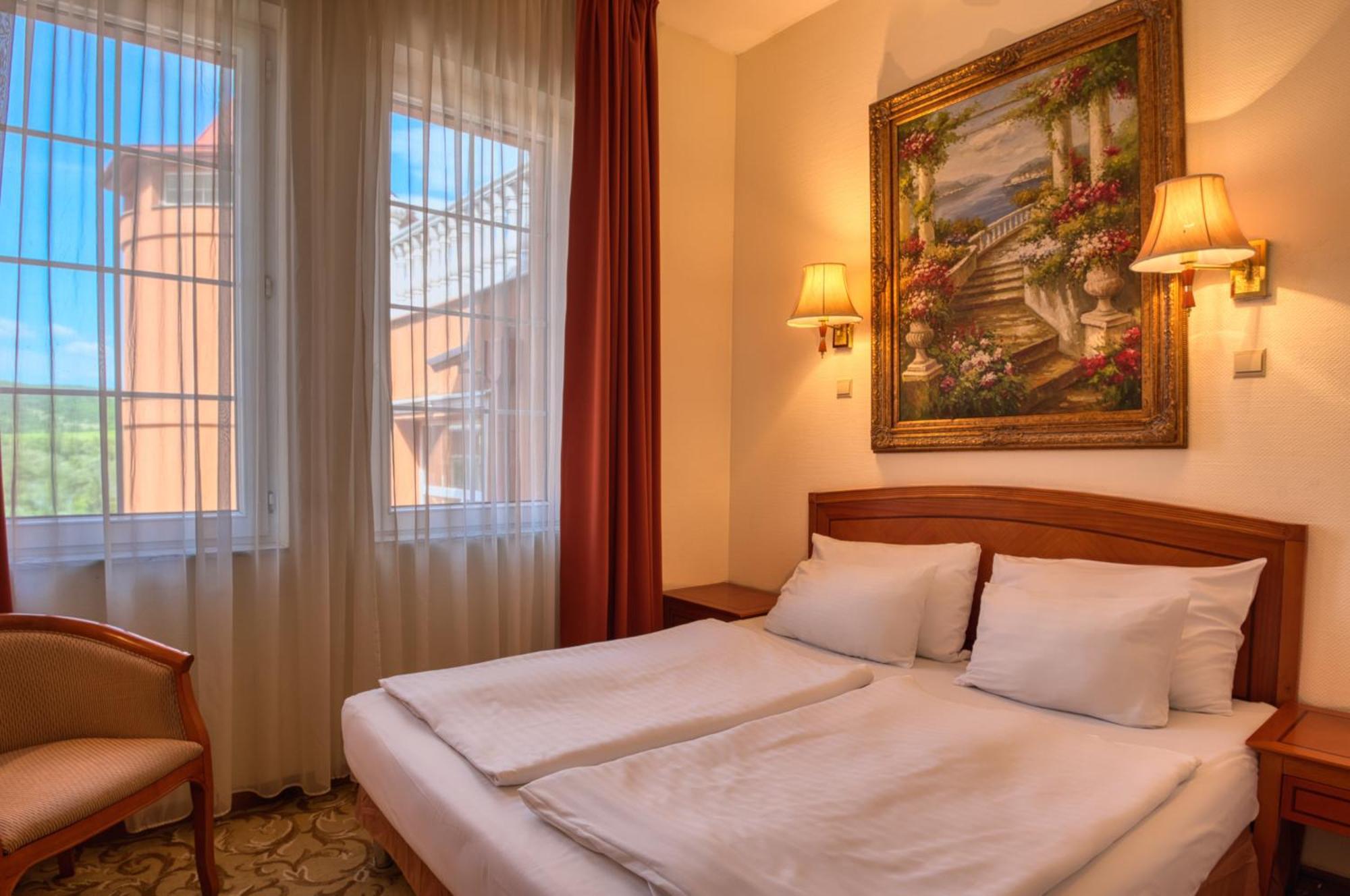 Hotel Bellevue Esztergom Luaran gambar
