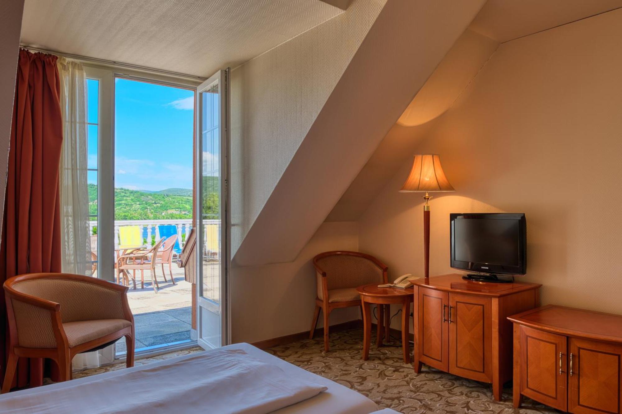 Hotel Bellevue Esztergom Luaran gambar