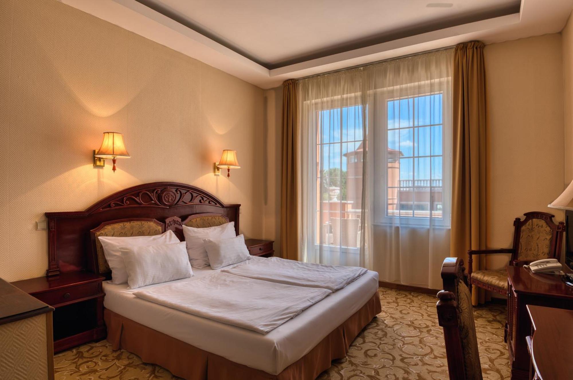 Hotel Bellevue Esztergom Luaran gambar