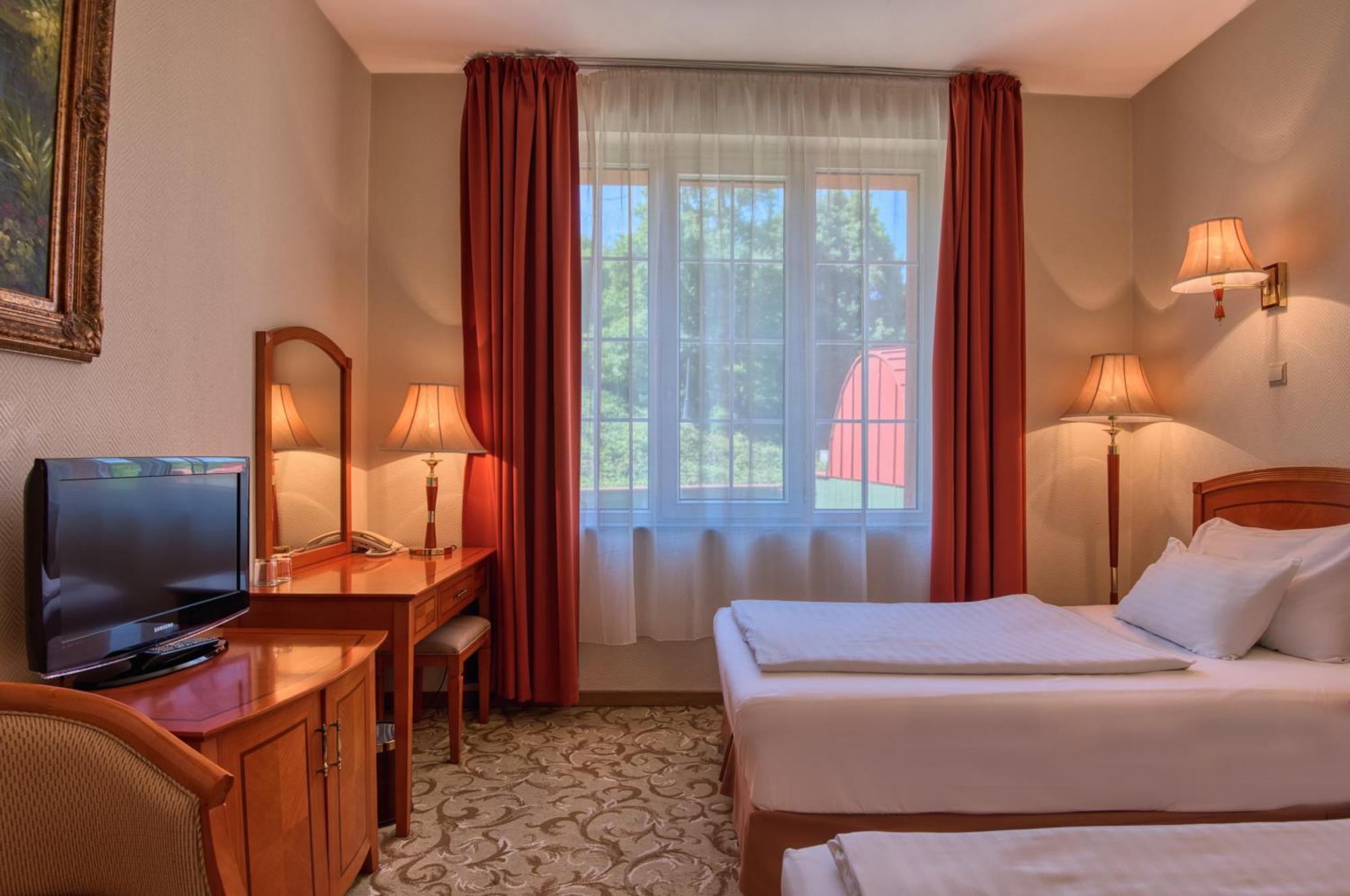 Hotel Bellevue Esztergom Luaran gambar