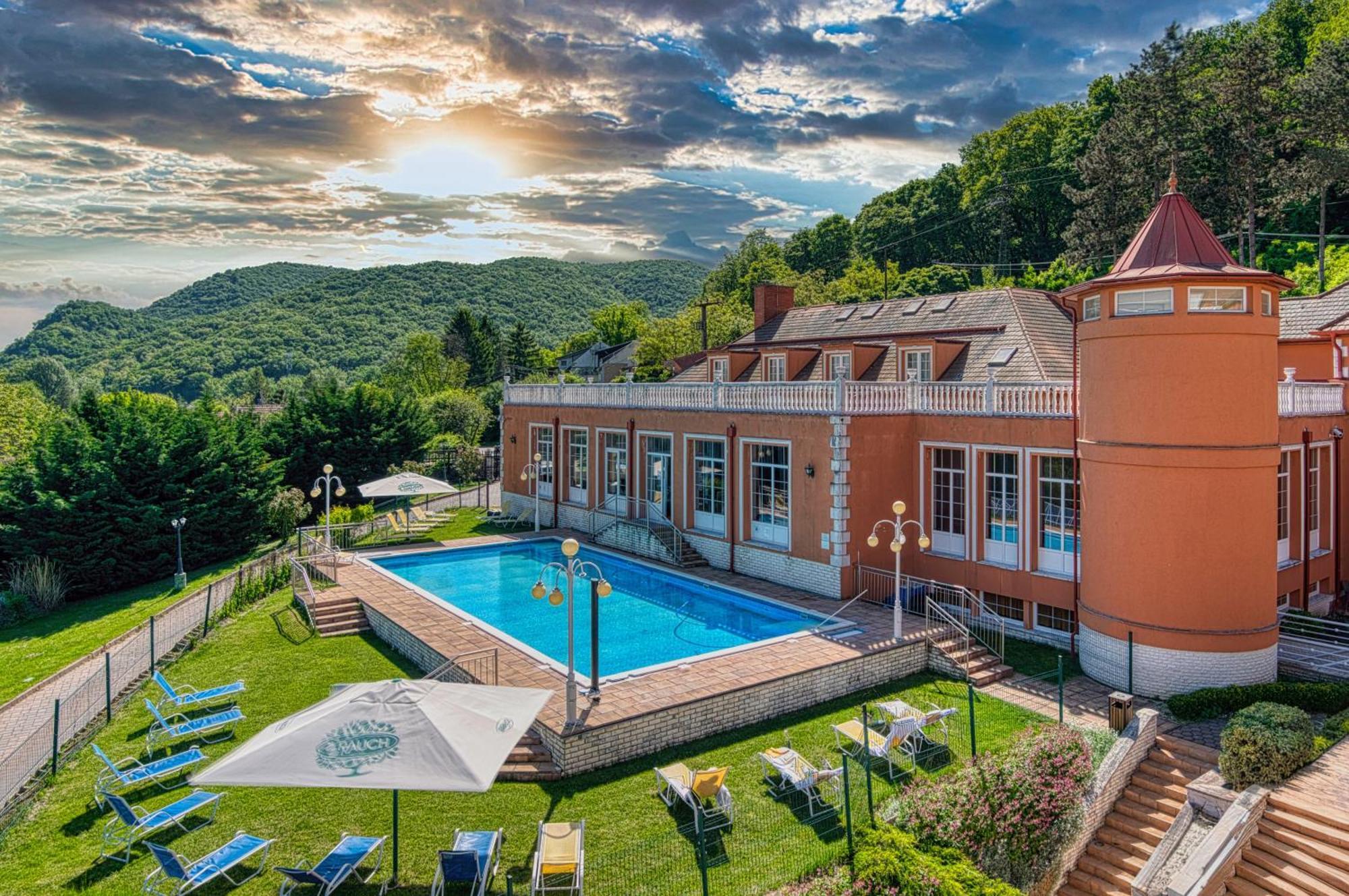 Hotel Bellevue Esztergom Luaran gambar
