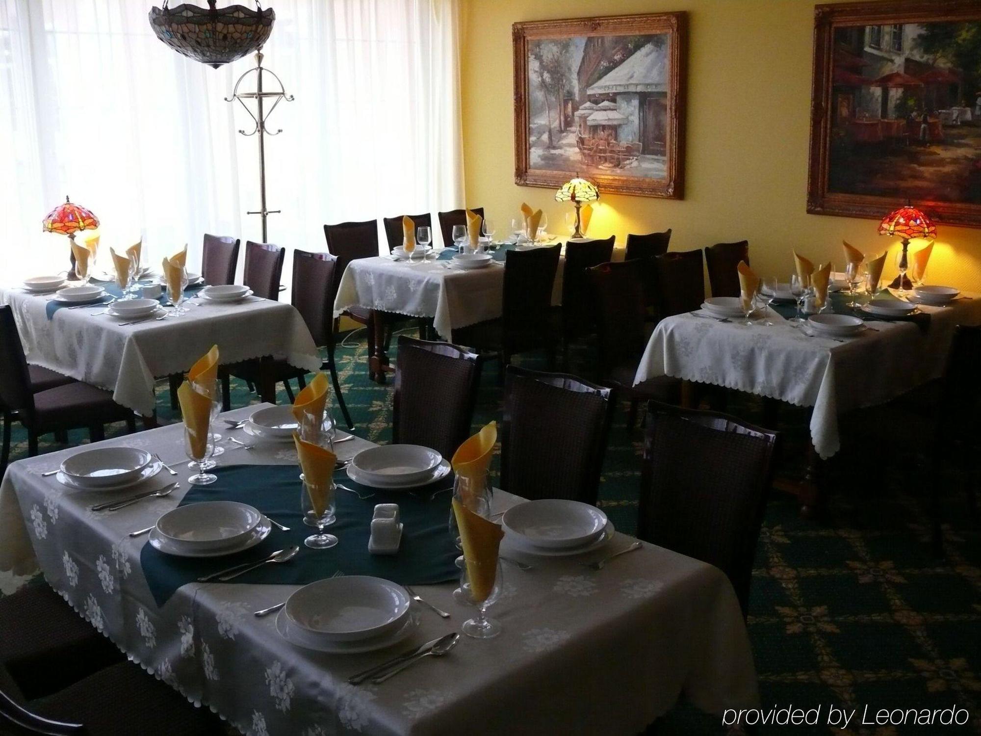 Hotel Bellevue Esztergom Restoran gambar