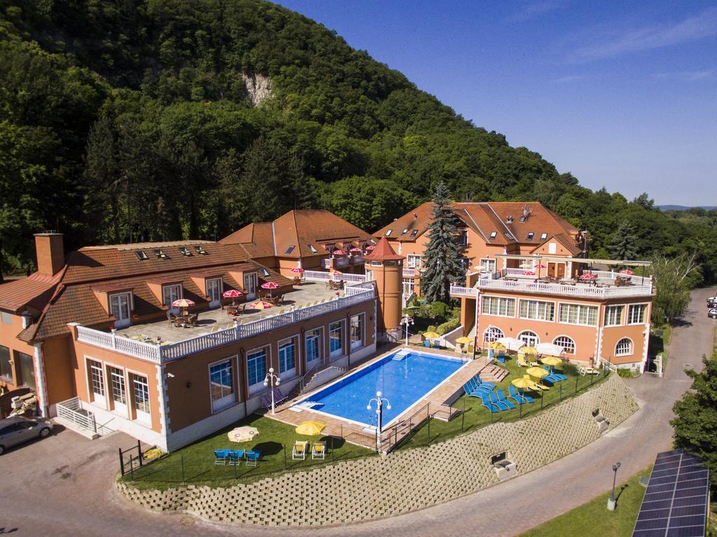 Hotel Bellevue Esztergom Luaran gambar