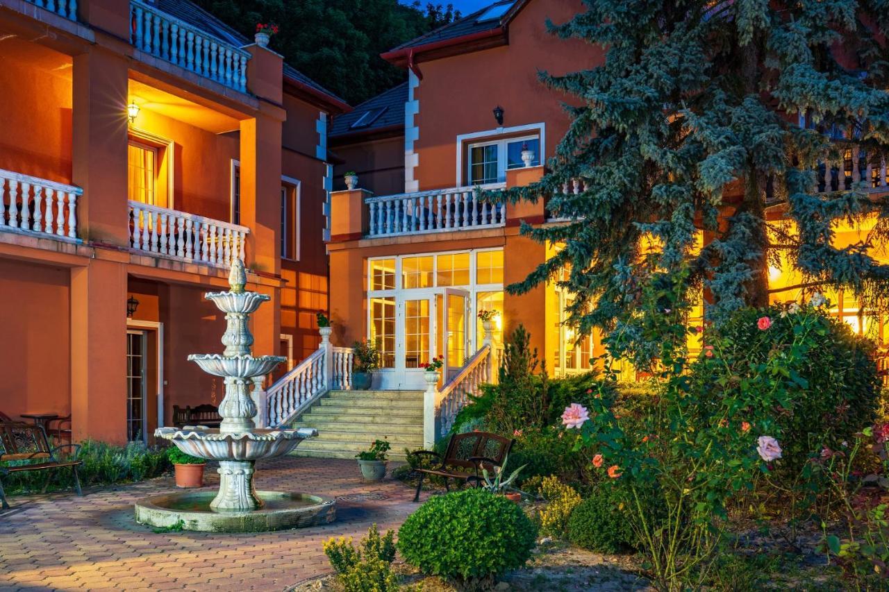 Hotel Bellevue Esztergom Luaran gambar