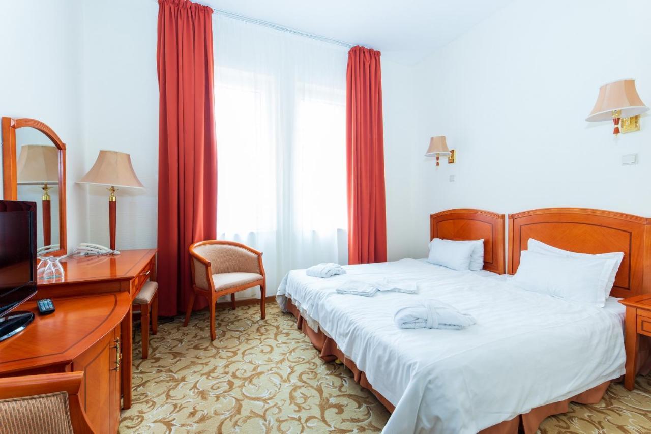 Hotel Bellevue Esztergom Luaran gambar