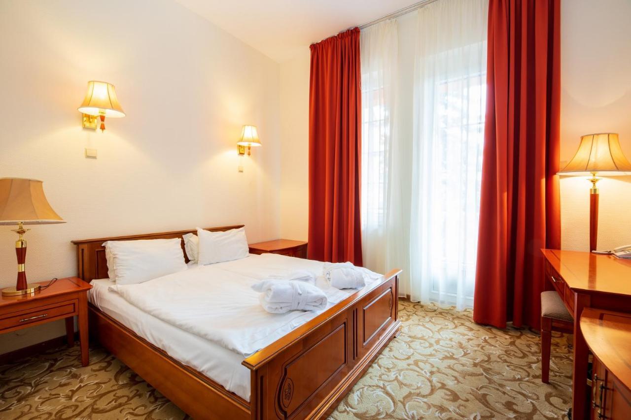 Hotel Bellevue Esztergom Luaran gambar